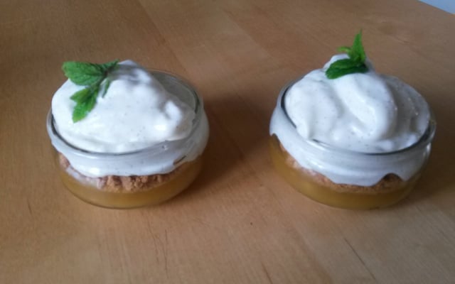 Espuma de chocolat blanc et son coulis de mangue