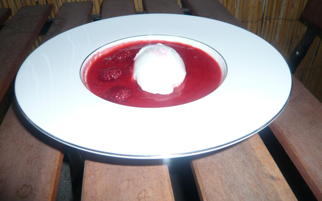 Île flotante aux framboises