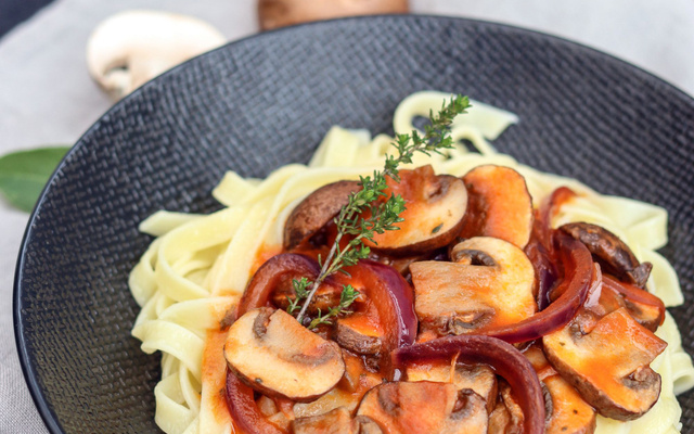 Tagliatelles aux champignons LOU façon Stroganoff