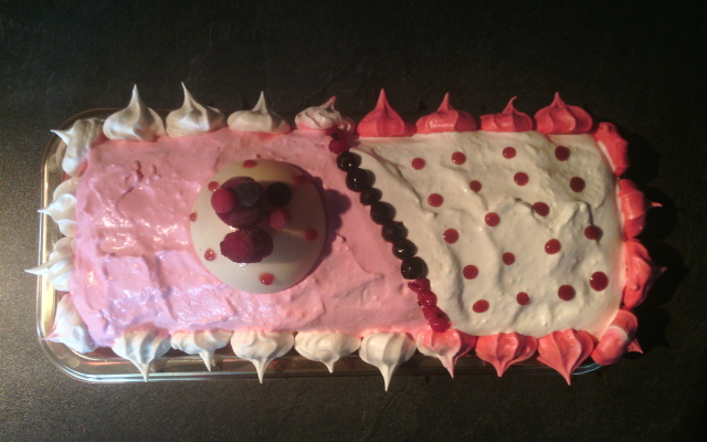 Bûche aux fruits rouges, crème mascarpone vanille