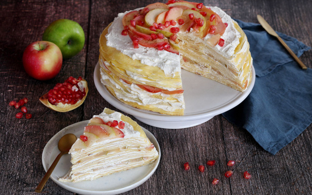 Gâteau de crêpes façon layer cake aux pommes