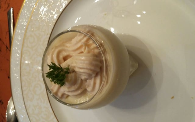 Crèmes d'asperges et chantilly de saumon fumé