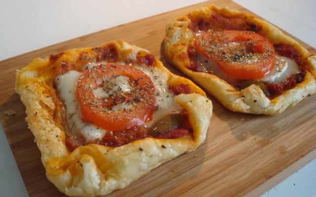 Feuilleté à la tomate et au chèvre