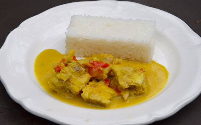 Mijoté de poisson au curry et lait de coco
