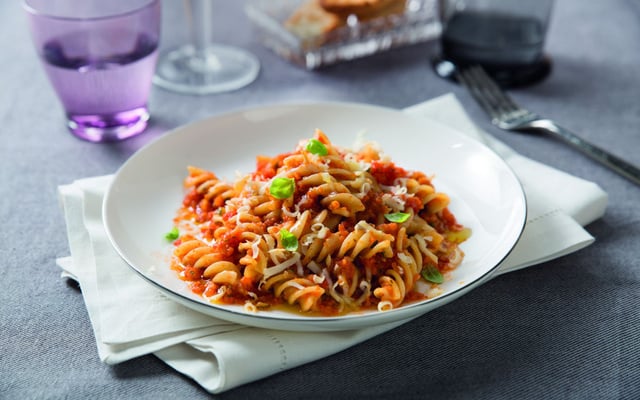 Fusilli au pesto rustico légumes méditéranéens et au scamorza fumée