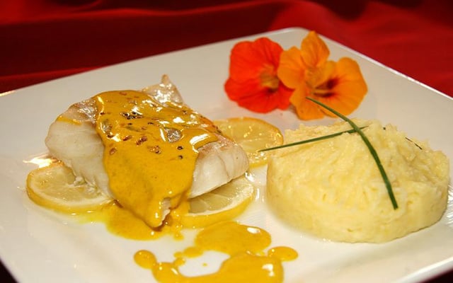 Dos de cabillaud au curcuma et son écrasée de pomme de terre aux deux citrons