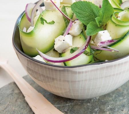 Salade de courgettes à la féta et menthe fraîche
