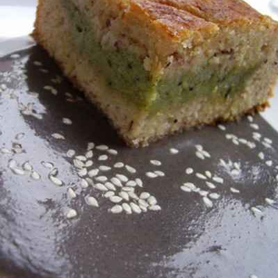 Gâteau basque au thé matcha et noisettes, Crème anglaise au sésame noir
