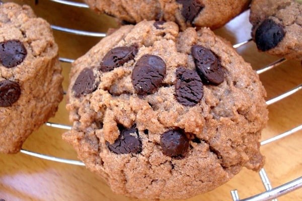 Cookies aux cacahuètes grillées et pépites de chocolat