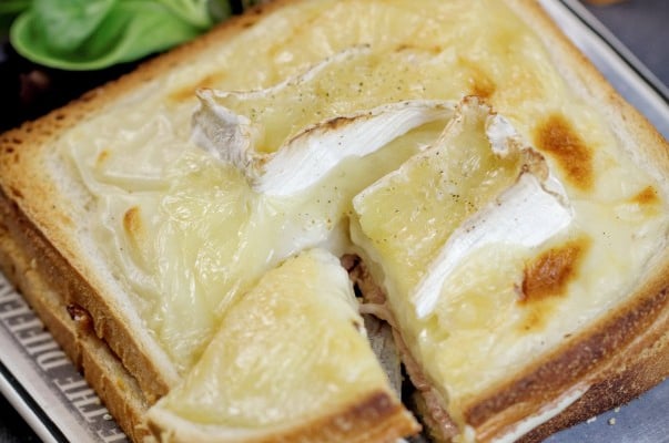 Croque-Monsieur au camembert cœur de lion