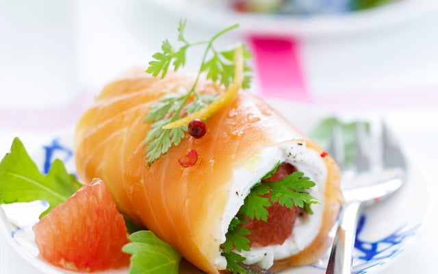 Roulé de saumon mariné aux herbes et pamplemousse de Floride