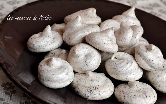 Meringues stracciatella