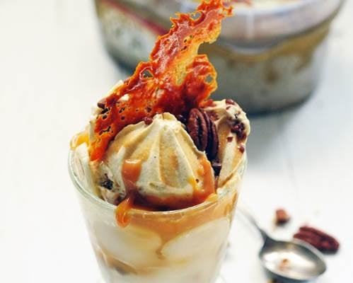 Glace comme un banoffee, crème glacée Carte d'Or® façon glacier vanille et noix de pécan