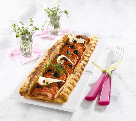 Tarte à la tomate et aux olives