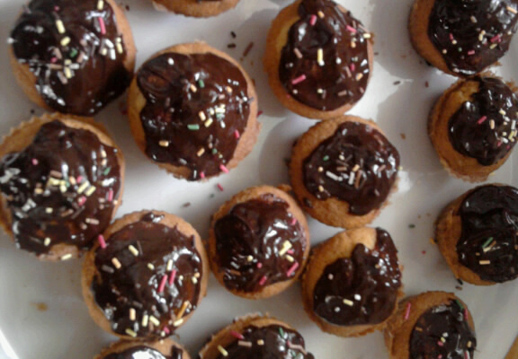 Cupcakes à la vanille glaçage chocolat