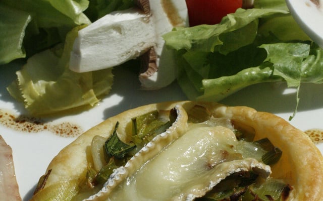 Tarte fine aux poireaux et à la feuille de dreux