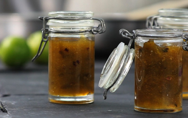 Confiture aux Reines-Claudes et au shiso rouge