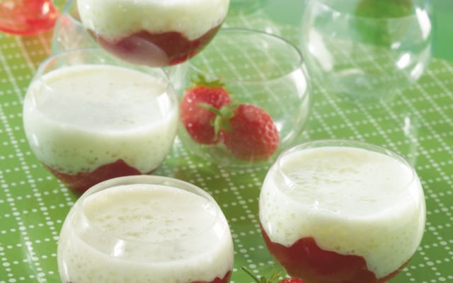 Crème douceur vanille au tapioka sur lit de fraises