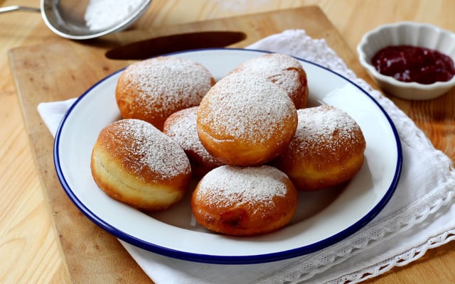 Beignets fourrés à la confiture