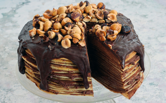 Gâteau de crêpes chocolat et noisettes