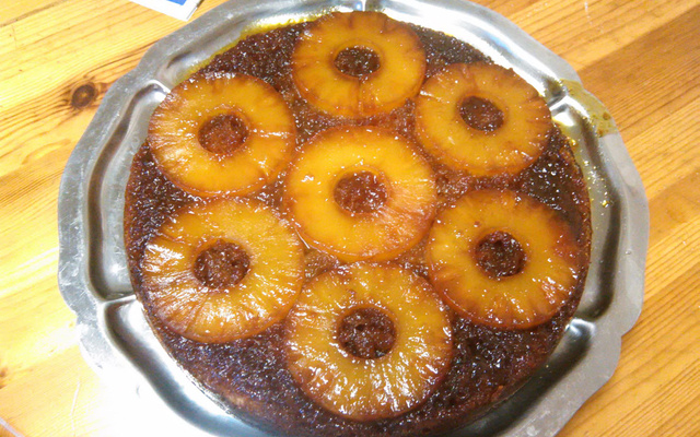 Gâteau à l'ananas et au rhum