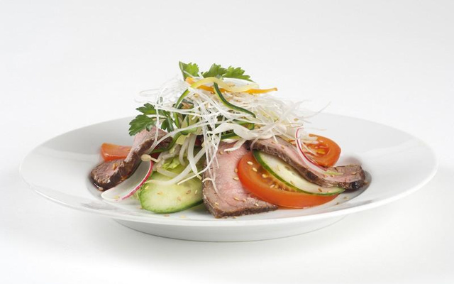 Salade exotique au bœuf et vermicelles de riz