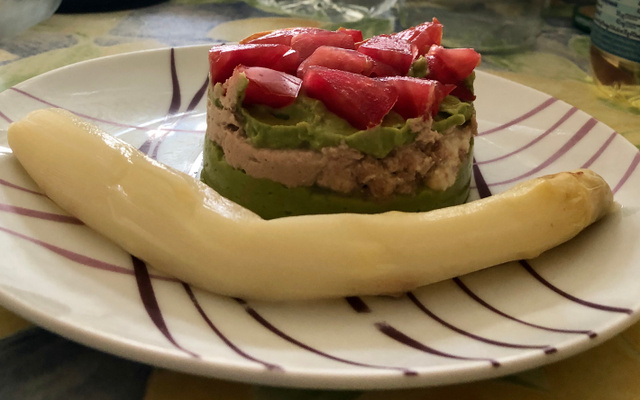 Crème d'avocat, tomates et thon