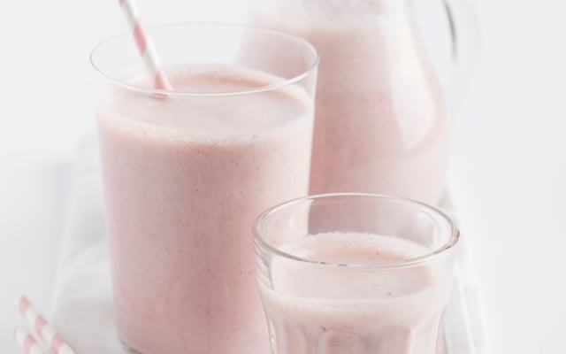 Un smoothie aux chamallows et à la rose