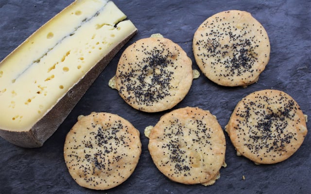 Sablés au Morbier et aux graines de pavot