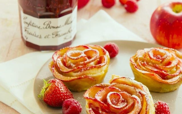Tartelettes aux pétales de pommes et Confiture de Fraises-Framboises Bonne Maman®