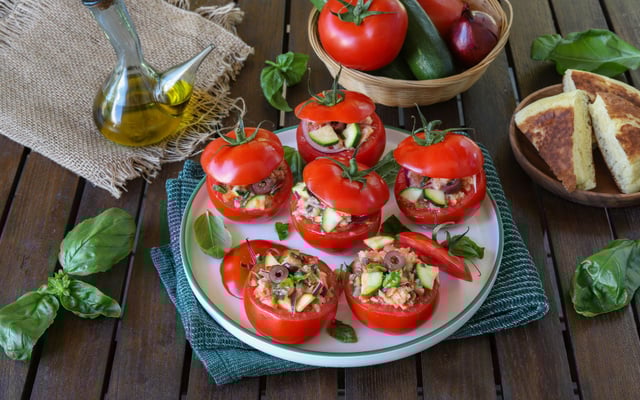 Tomates crues farcies façon panzanella