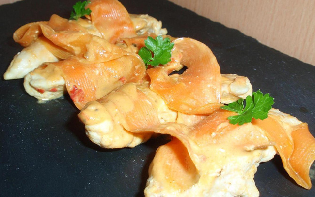 Aiguillettes de poulet sauce moutarde et ses tagliatelles de carottes