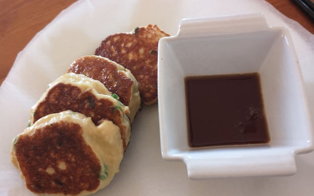 Nira tsukune: bouchées de poulet à la japonaise
