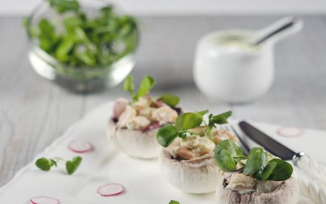 Champignons farcis aux crevettes, mayonnaise à l'avocat