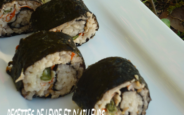 Maki aux asperges, avocat, surimi & shiitake