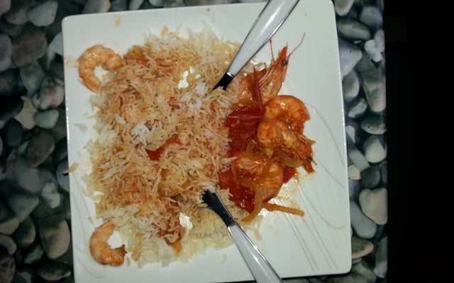 Crevettes chaudes sauce tomate