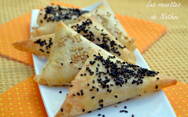 Samoussas à la feta, parmesan et pesto rouge