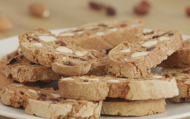 Biscottis à la farine de châtaigne et fruits secs
