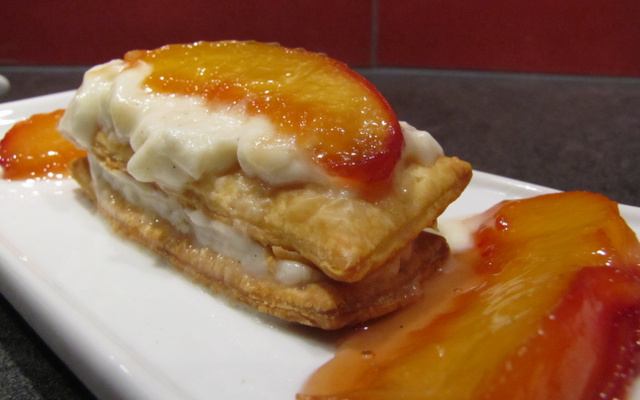 Millefeuilles aux pêches rôties au miel