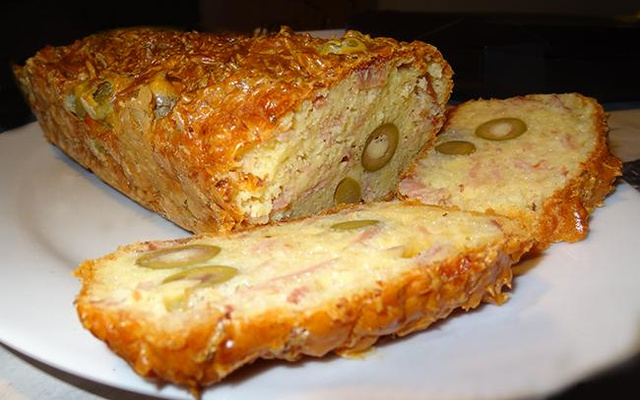 Cake aux olives vertes et jambon cuit