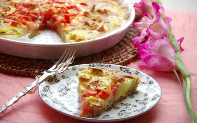 Tarte aux pommes de terre, tomates et brie