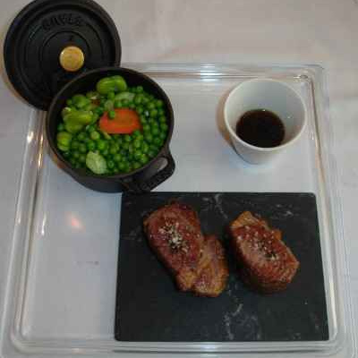 Noisette d'agneau rotie, cassolette de légumes infusion de thym