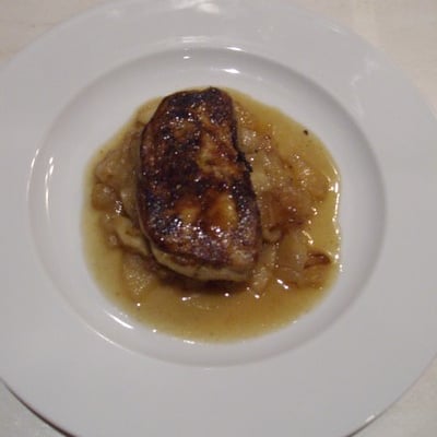 Foie gras poêlé à la poire