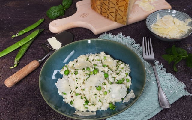 Risotto "primavera" aux petits pois, Grana Padano AOP et herbes aromatiques
