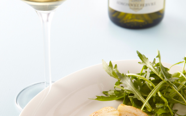 Noix de Saint-Jacques poêlées, vinaigrette crémeuse à la mangue et romarin