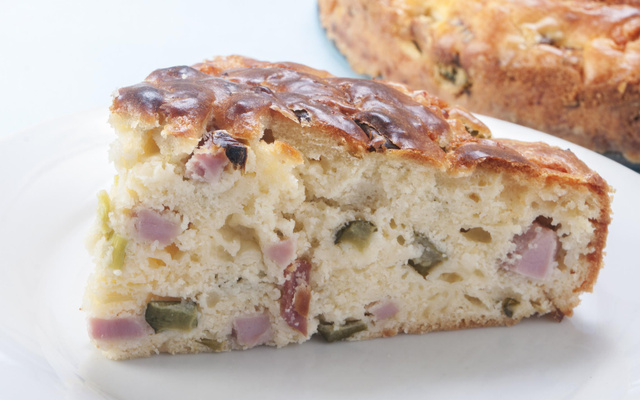 Cake olives, jambon et Saint Agur