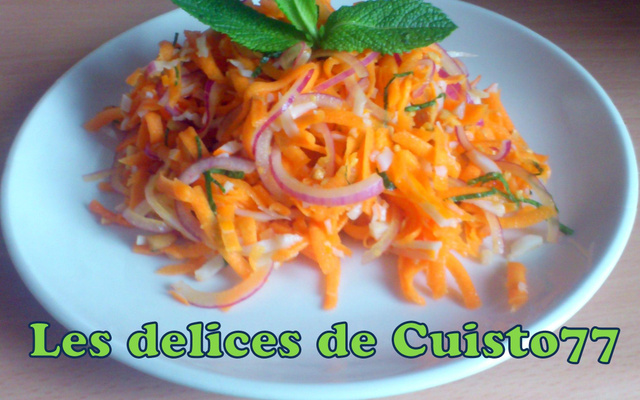 Salade acidulée de surimi et cacahuètes