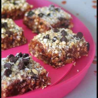 Friandises aux céréales, cacahuètes et pépites de chocolat