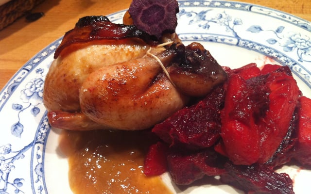 Cailles à la rhubarbe poêlée sanguine