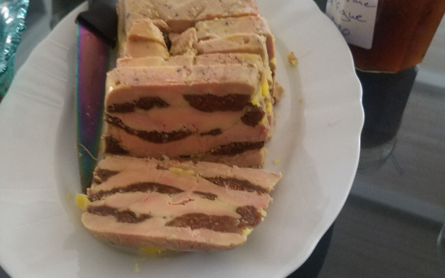 Terrine de foie gras mi-cuit marbré aux figues